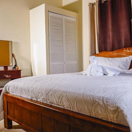 Ivs Bed And Breakfast 金斯敦 外观 照片